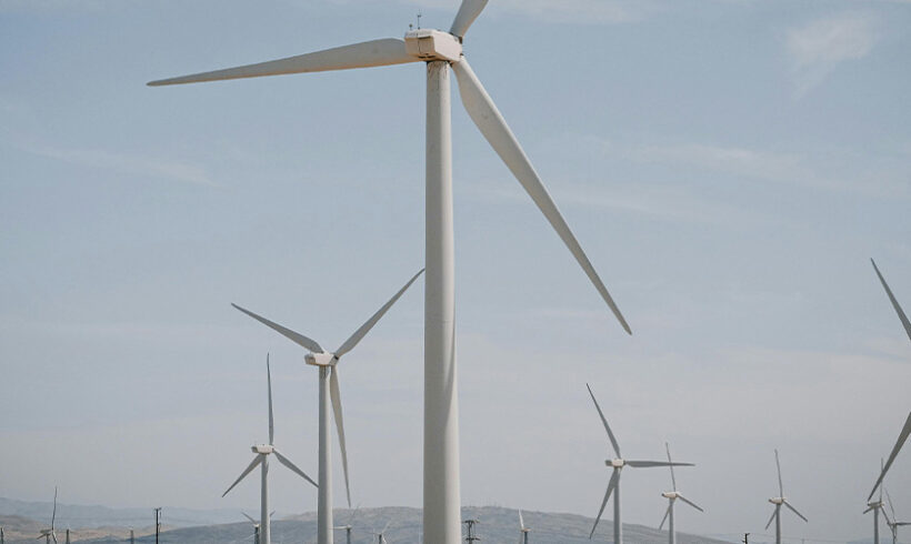 Eoliennes: le permis de construire n&rsquo;a pas à être précédé d&rsquo;une autorisation d&rsquo;occupation du domaine public pour le passage des câbles (CE, 4 juin 2014)