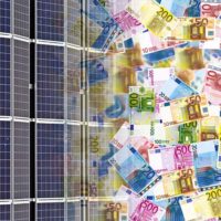 Photovoltaïque/ contrat de crédit affecté : l’obligation de vigilance de la banque avant le déblocage des fonds