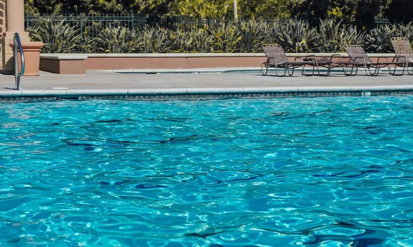 Urbanisme: une piscine constitue-t-elle l’extension d’une construction existante ? (CE, 15 avril 2016, n°389045)