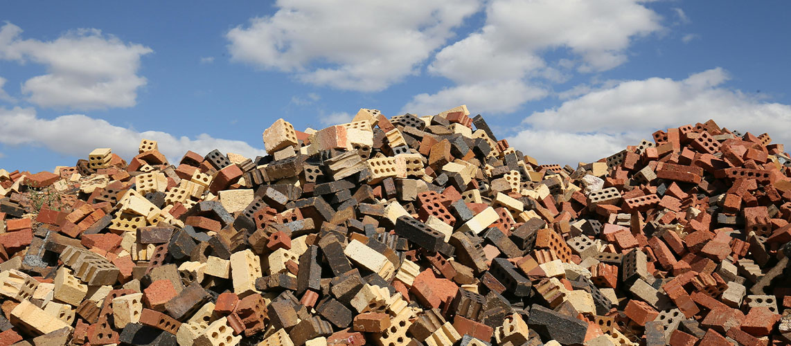 tas de brique déchet btp