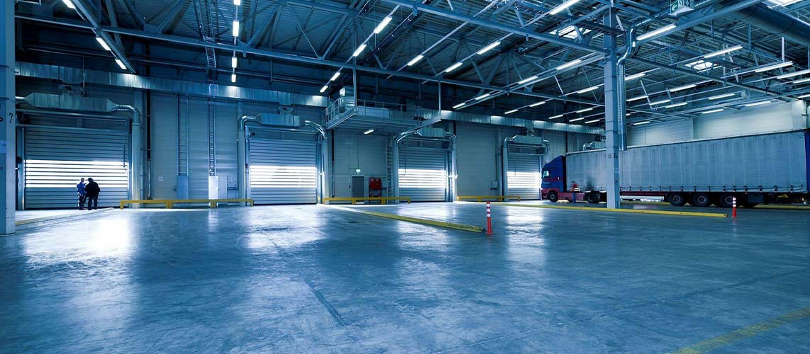entrepôt camion vide