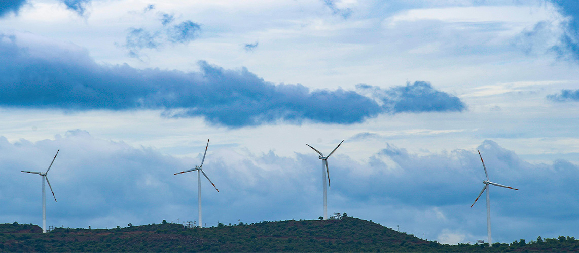 éoliennes ciel nuageux