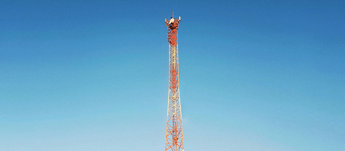 antenne relais ciel bleu