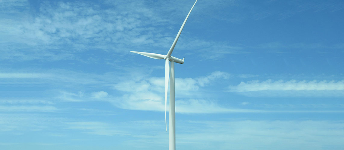 éolienne ciel bleu
