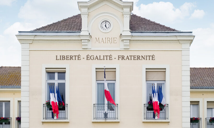 Neutralité du service public : la maire n’a pas le droit de hisser le drapeau palestinien sur la façade de la mairie Neutralité du service public : la maire n’a pas le droit de hisser le drapeau palestinien sur la façade de la mairie